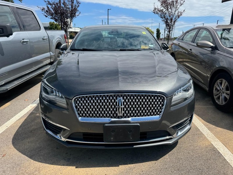 Lincoln MKZ Vehicle Full-screen Gallery Image 02