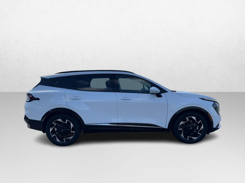 Kia Sportage Vehicle Full-screen Gallery Image 04