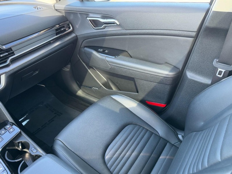Kia Sportage Vehicle Full-screen Gallery Image 11