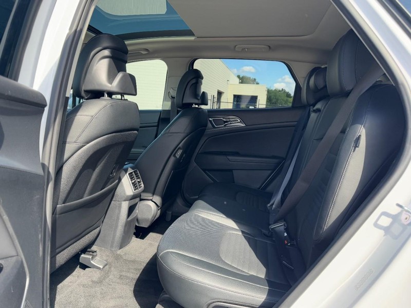 Kia Sportage Vehicle Full-screen Gallery Image 12