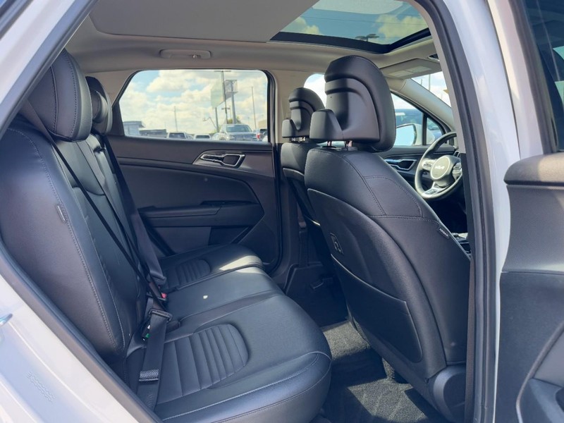 Kia Sportage Vehicle Full-screen Gallery Image 13