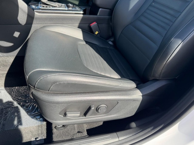 Kia Sportage Vehicle Full-screen Gallery Image 26