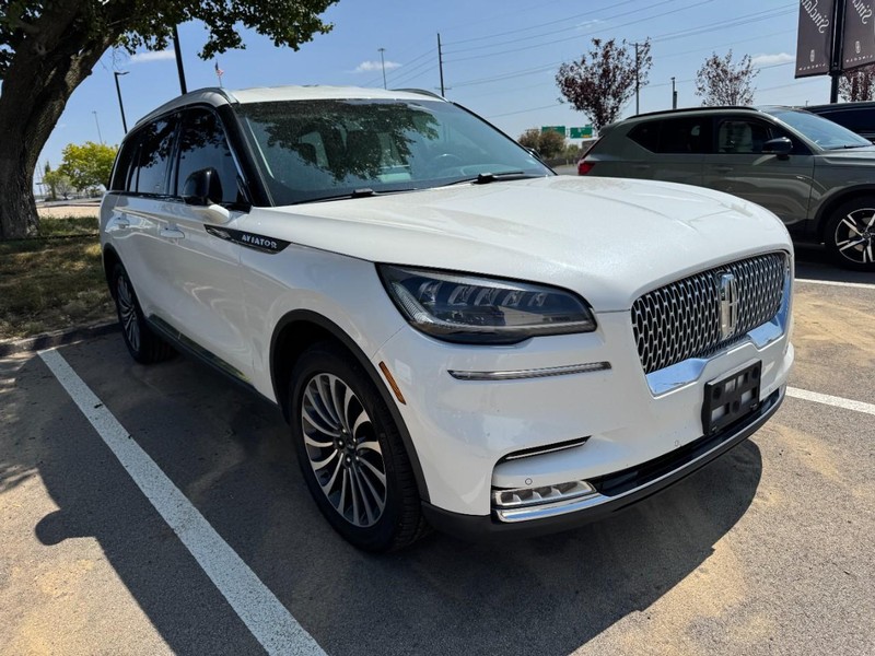 Lincoln Aviator Vehicle Full-screen Gallery Image 03