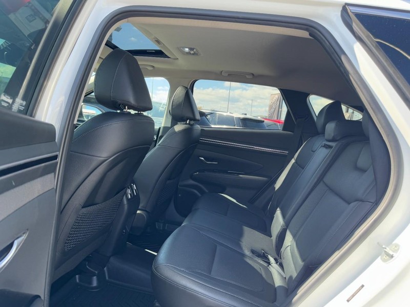 Hyundai Tucson Vehicle Full-screen Gallery Image 12