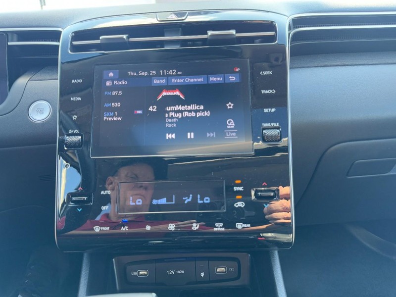 Hyundai Tucson Vehicle Full-screen Gallery Image 16