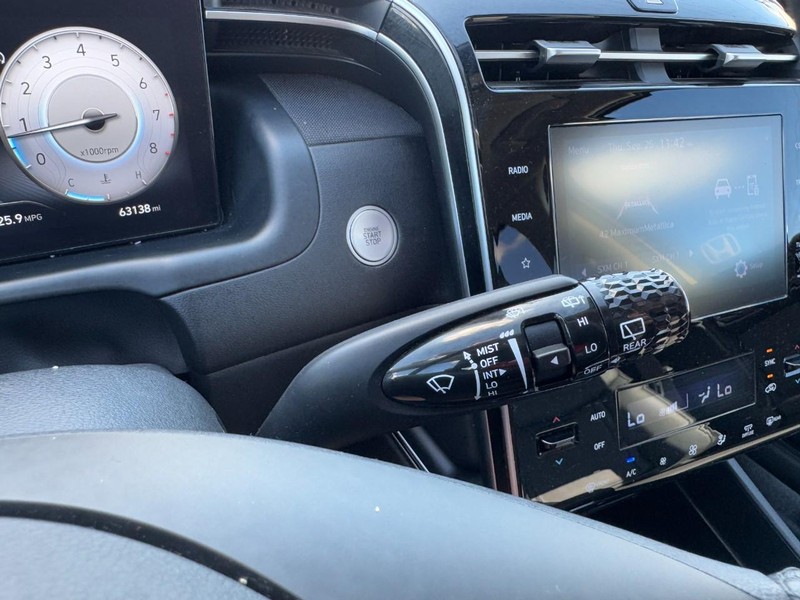 Hyundai Tucson Vehicle Full-screen Gallery Image 21