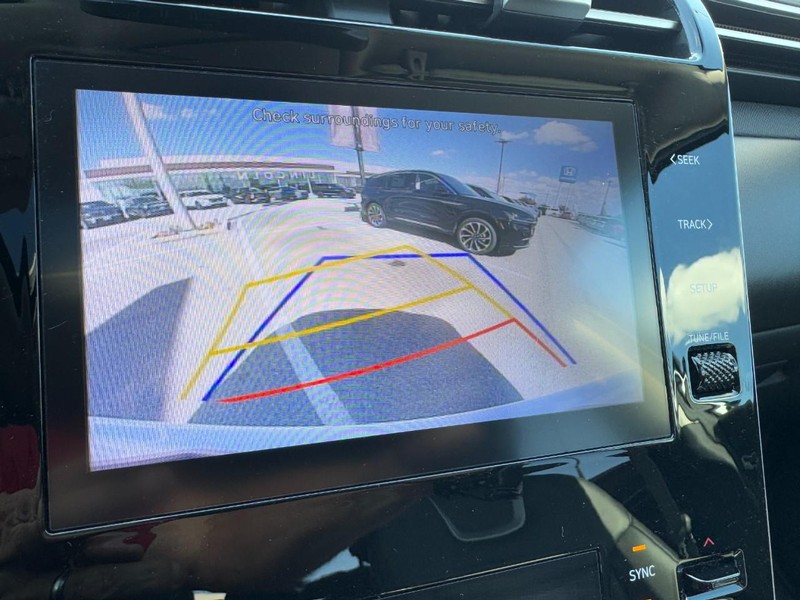 Hyundai Tucson Vehicle Full-screen Gallery Image 24
