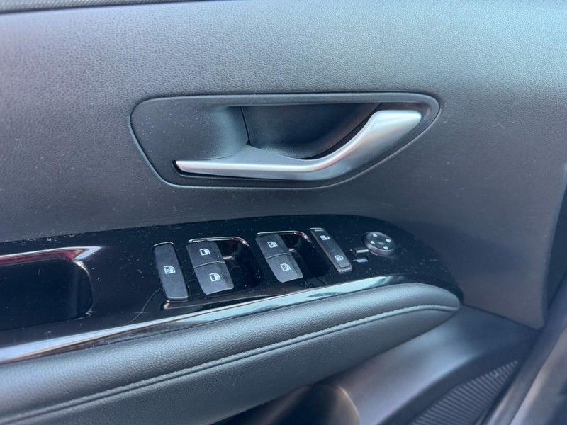 Hyundai Tucson Vehicle Full-screen Gallery Image 25