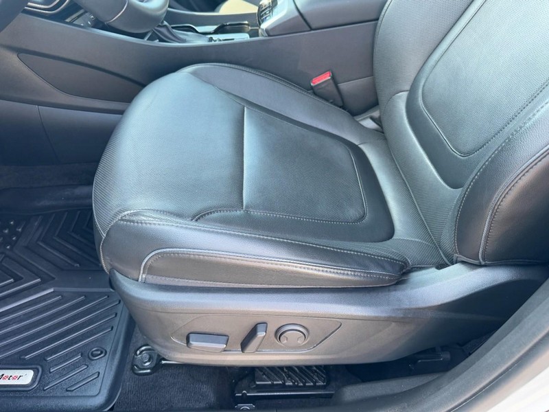 Hyundai Tucson Vehicle Full-screen Gallery Image 26