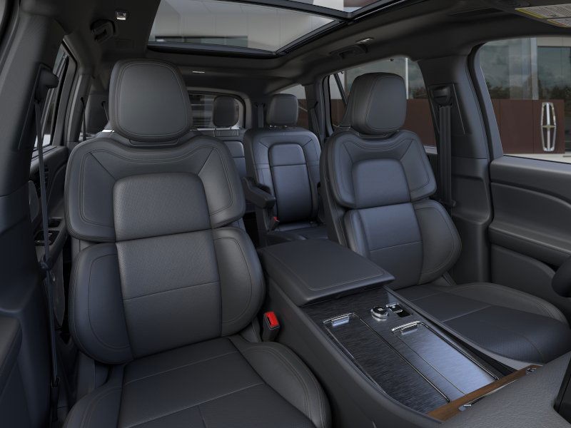 Lincoln Aviator Vehicle Full-screen Gallery Image 10