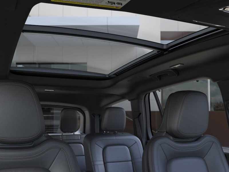 Lincoln Aviator Vehicle Full-screen Gallery Image 22