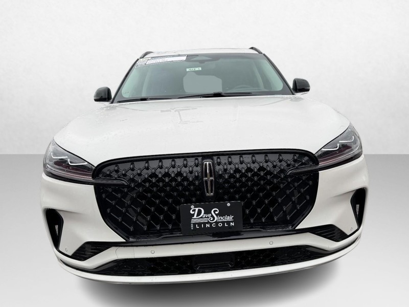 Lincoln Aviator Vehicle Full-screen Gallery Image 02