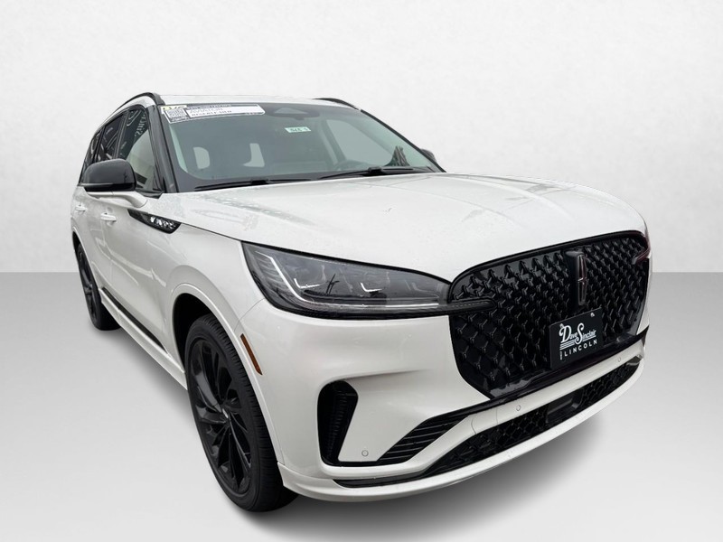 Lincoln Aviator Vehicle Full-screen Gallery Image 03