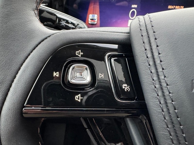 Lincoln Aviator Vehicle Full-screen Gallery Image 18