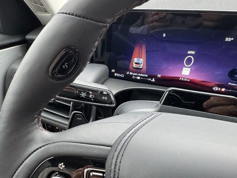 Lincoln Aviator Vehicle Full-screen Gallery Image 20