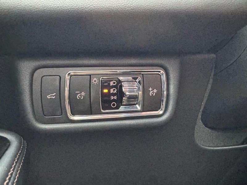 Lincoln Aviator Vehicle Full-screen Gallery Image 22