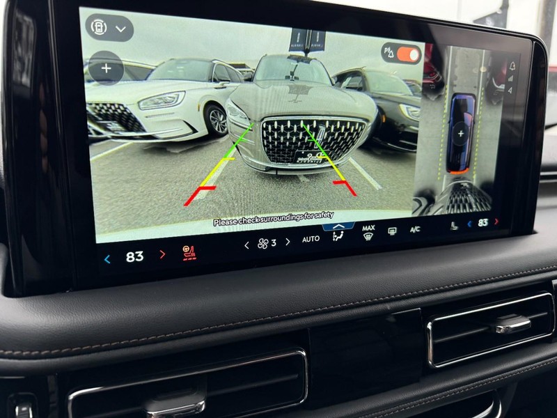 Lincoln Aviator Vehicle Full-screen Gallery Image 24