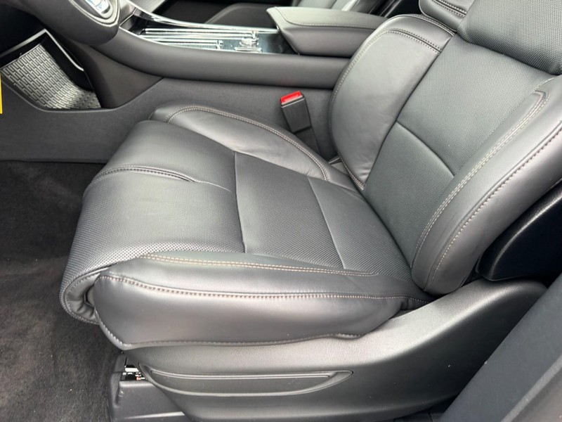 Lincoln Aviator Vehicle Full-screen Gallery Image 26