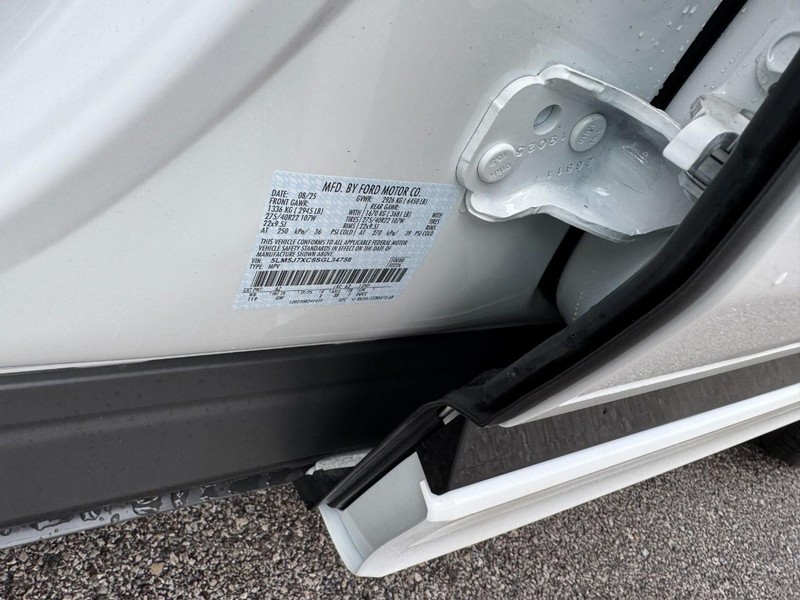 Lincoln Aviator Vehicle Full-screen Gallery Image 28