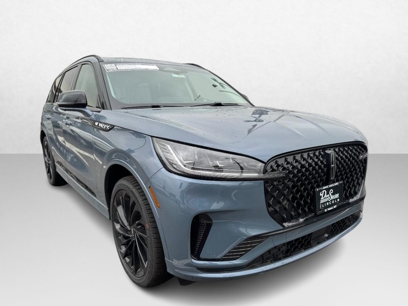 Lincoln Aviator Vehicle Full-screen Gallery Image 03