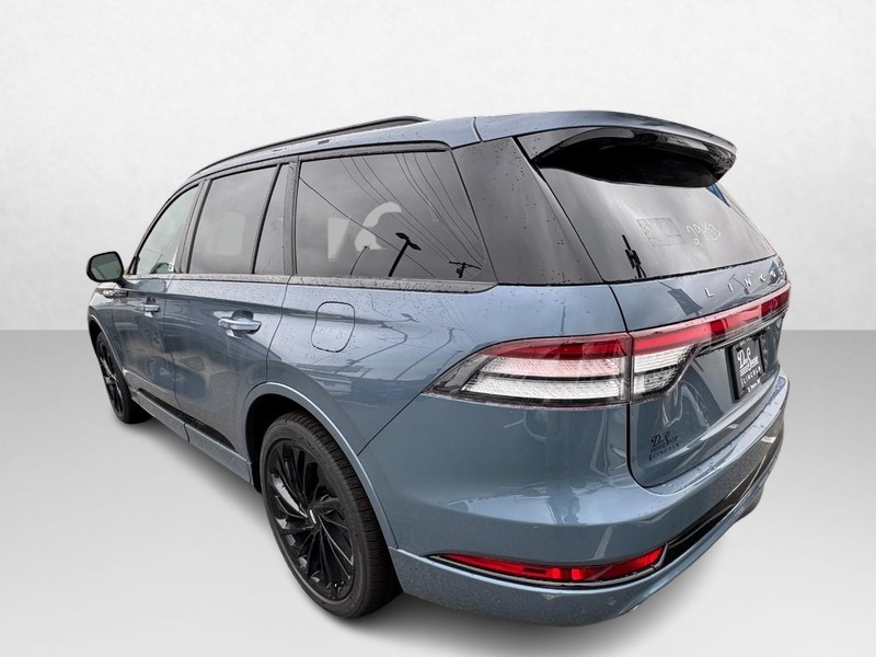 Lincoln Aviator Vehicle Full-screen Gallery Image 07