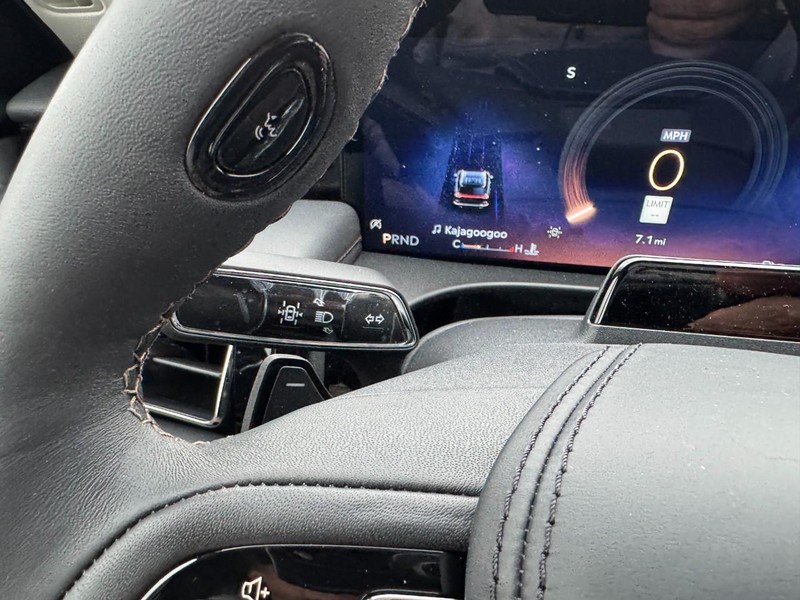 Lincoln Aviator Vehicle Full-screen Gallery Image 20