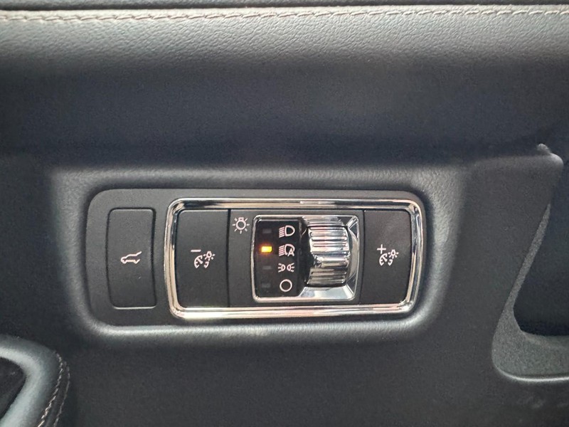 Lincoln Aviator Vehicle Full-screen Gallery Image 22