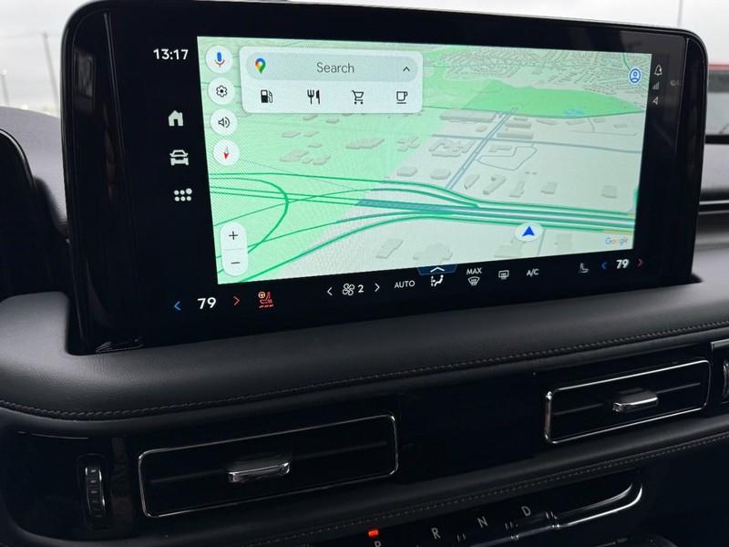 Lincoln Aviator Vehicle Full-screen Gallery Image 23