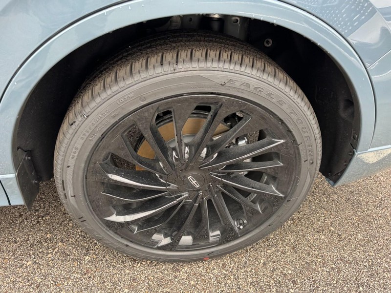 Lincoln Aviator Vehicle Full-screen Gallery Image 27