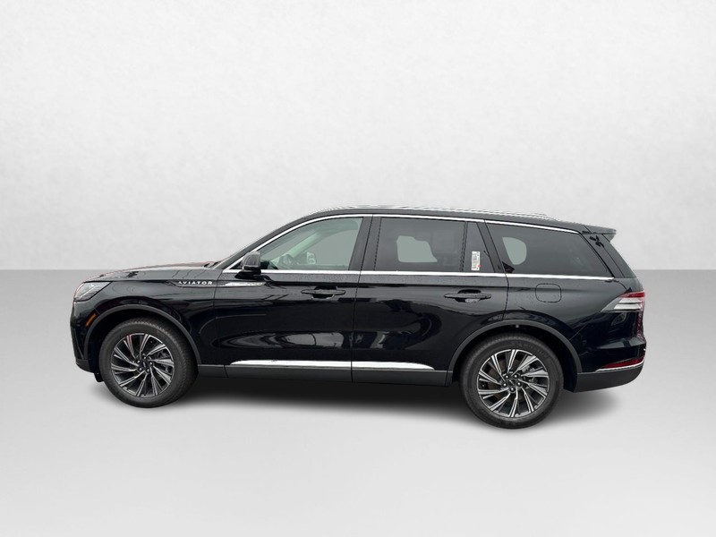 Lincoln Aviator Vehicle Full-screen Gallery Image 07