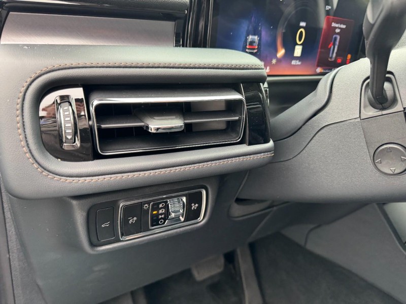 Lincoln Aviator Vehicle Full-screen Gallery Image 14