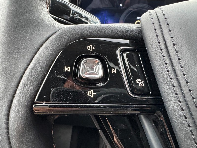 Lincoln Aviator Vehicle Full-screen Gallery Image 18