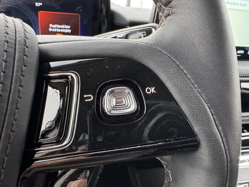 Lincoln Aviator Vehicle Full-screen Gallery Image 19