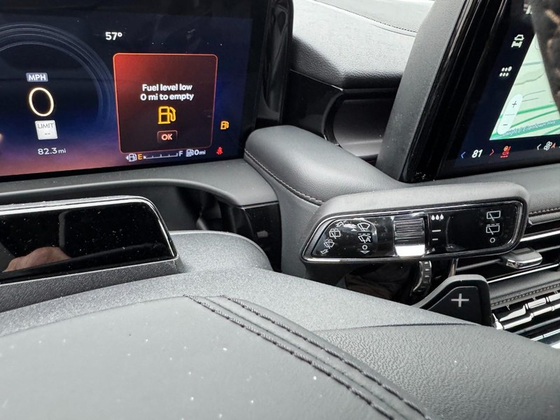 Lincoln Aviator Vehicle Full-screen Gallery Image 21