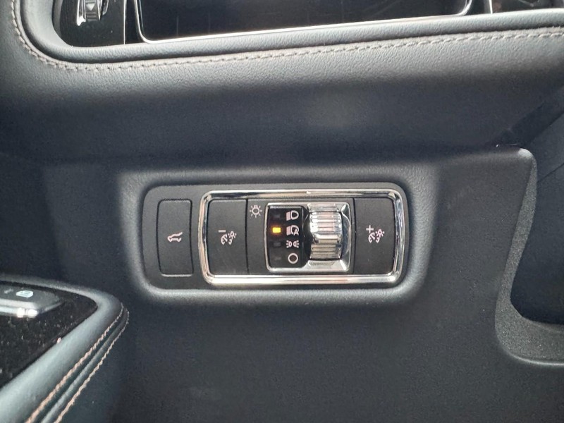 Lincoln Aviator Vehicle Full-screen Gallery Image 22