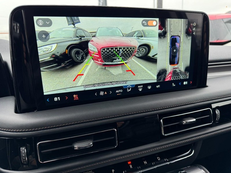 Lincoln Aviator Vehicle Full-screen Gallery Image 24