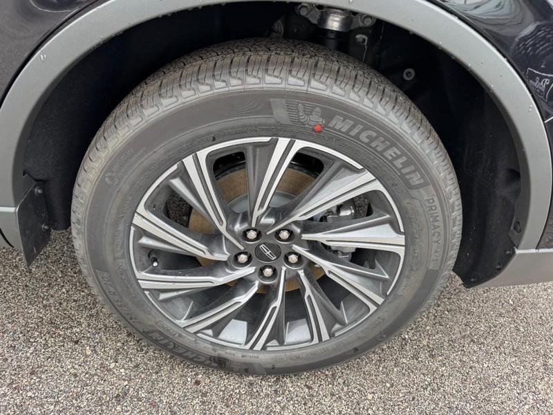 Lincoln Aviator Vehicle Full-screen Gallery Image 27