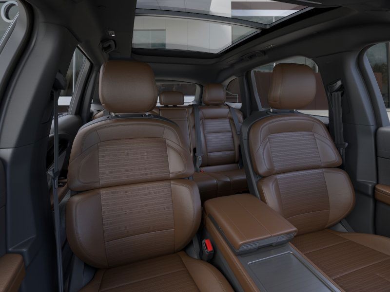 Lincoln Nautilus Vehicle Full-screen Gallery Image 10