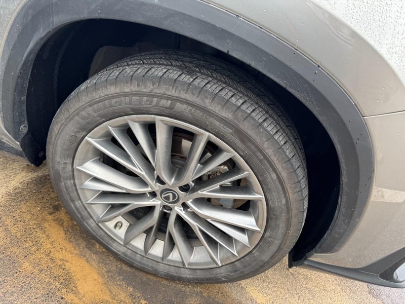 Lexus NX Vehicle Full-screen Gallery Image 04