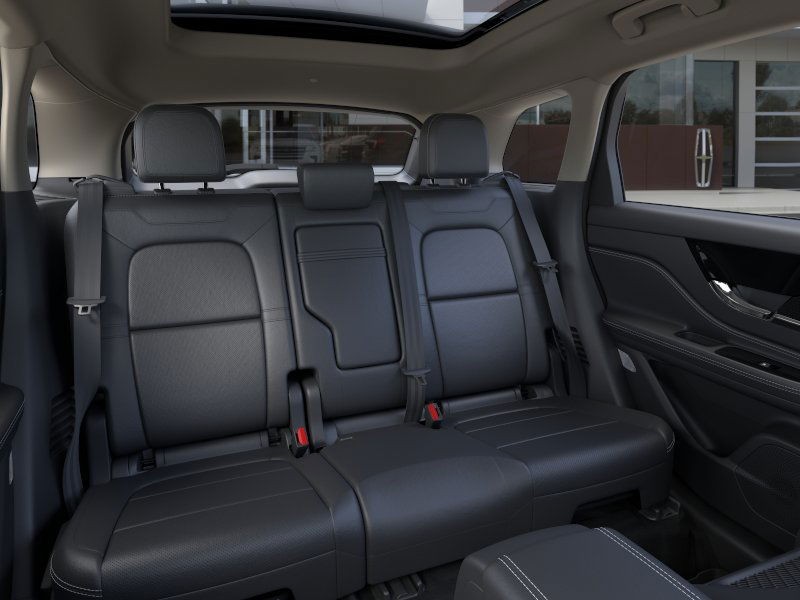 Lincoln Corsair Vehicle Full-screen Gallery Image 11