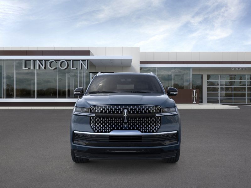 Lincoln Navigator L Vehicle Full-screen Gallery Image 06
