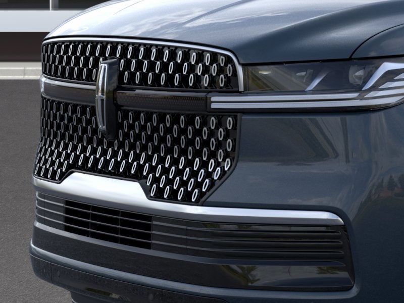 Lincoln Navigator L Vehicle Full-screen Gallery Image 17