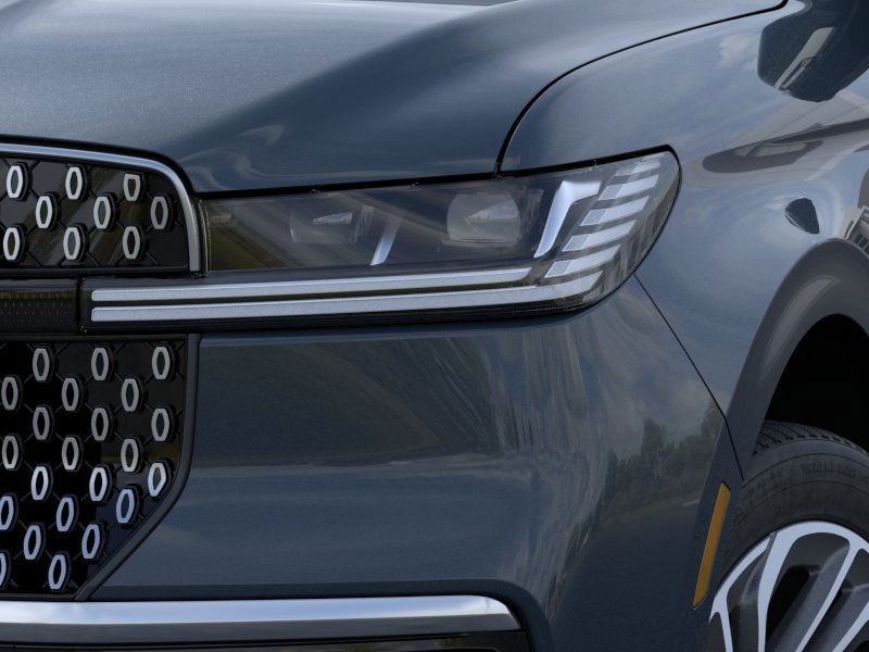 Lincoln Navigator L Vehicle Full-screen Gallery Image 18