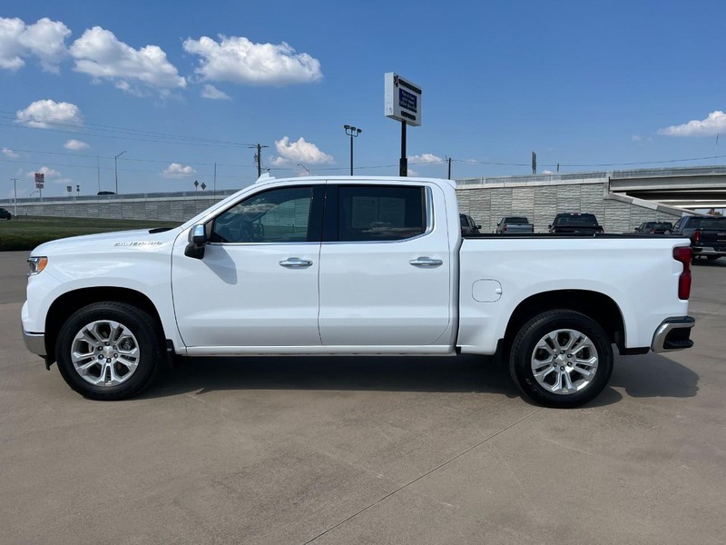 Chevrolet Silverado 1500 Vehicle Full-screen Gallery Image 3