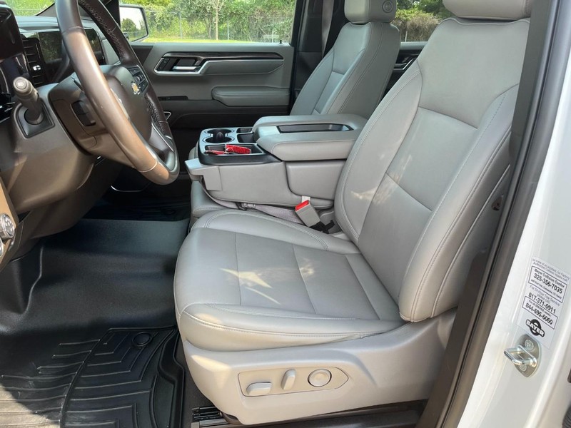Chevrolet Silverado 1500 Vehicle Full-screen Gallery Image 14