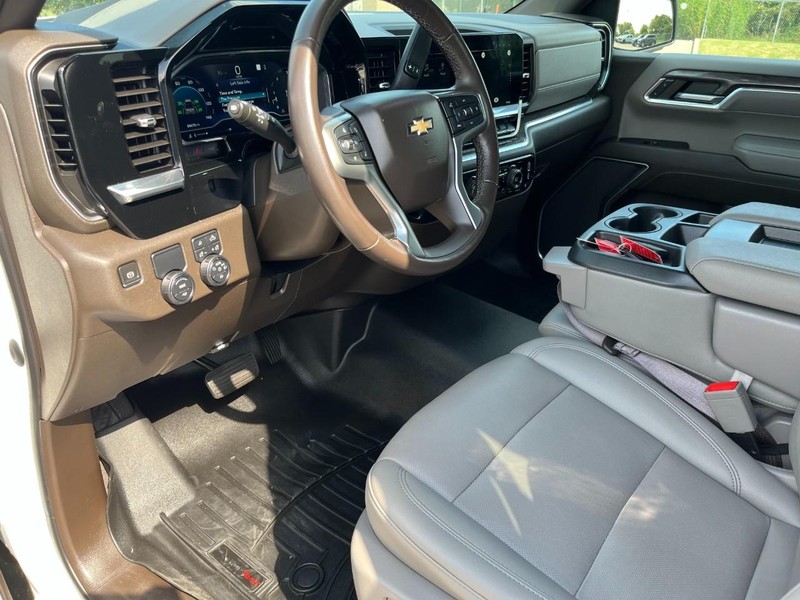 Chevrolet Silverado 1500 Vehicle Full-screen Gallery Image 15
