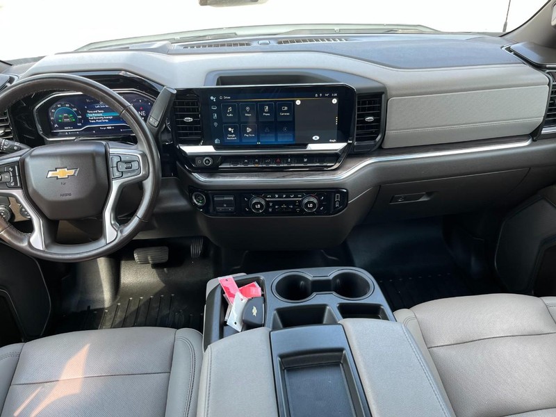 Chevrolet Silverado 1500 Vehicle Full-screen Gallery Image 17