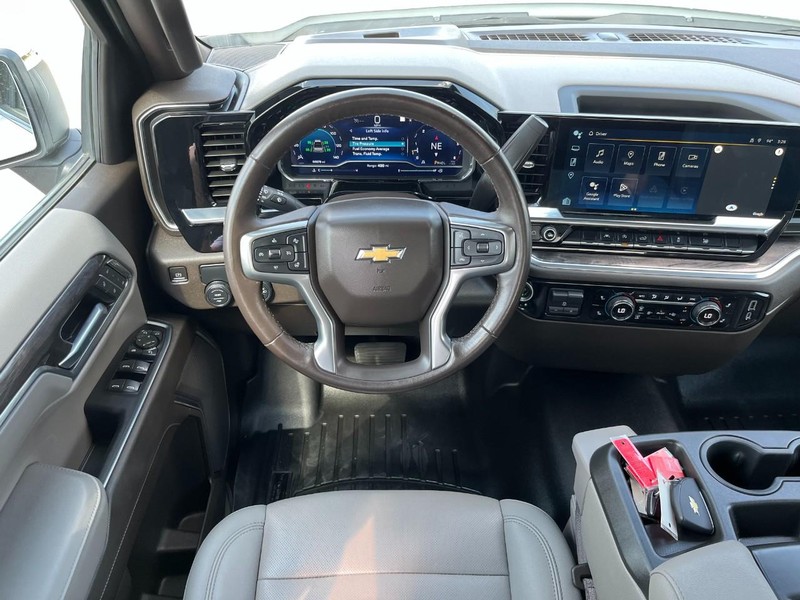Chevrolet Silverado 1500 Vehicle Full-screen Gallery Image 18
