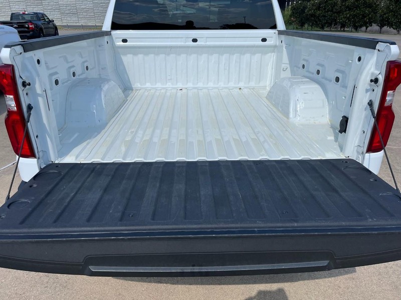 Chevrolet Silverado 1500 Vehicle Full-screen Gallery Image 19