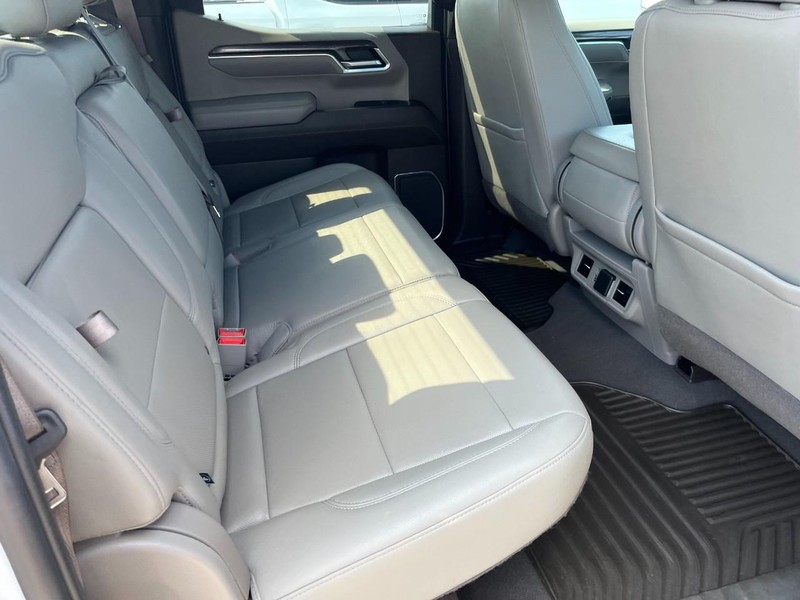 Chevrolet Silverado 1500 Vehicle Full-screen Gallery Image 20